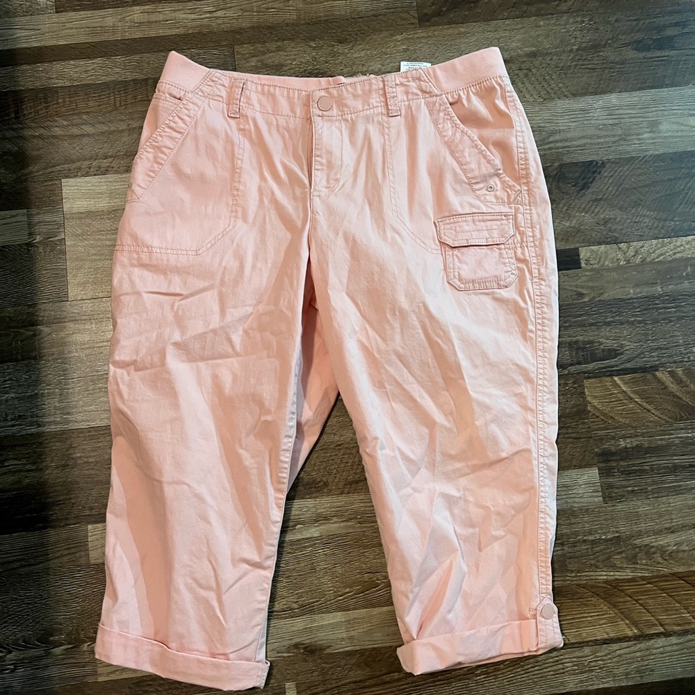 Lee relaxed fix capris.